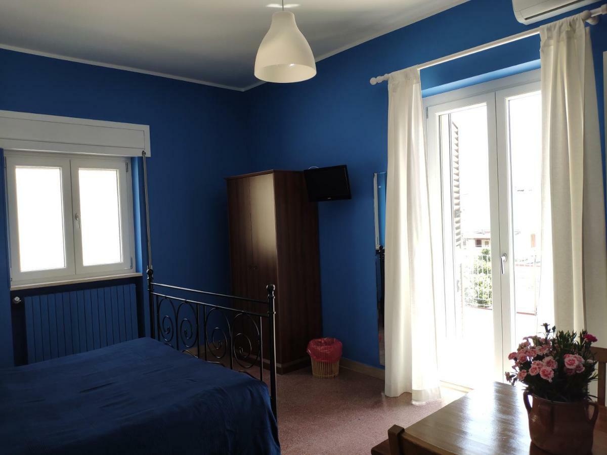 B&B De Angelis 吉诺萨滨海 外观 照片